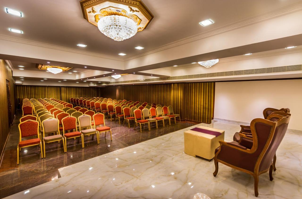 Hotel Le Royal Park Пондичери Екстериор снимка