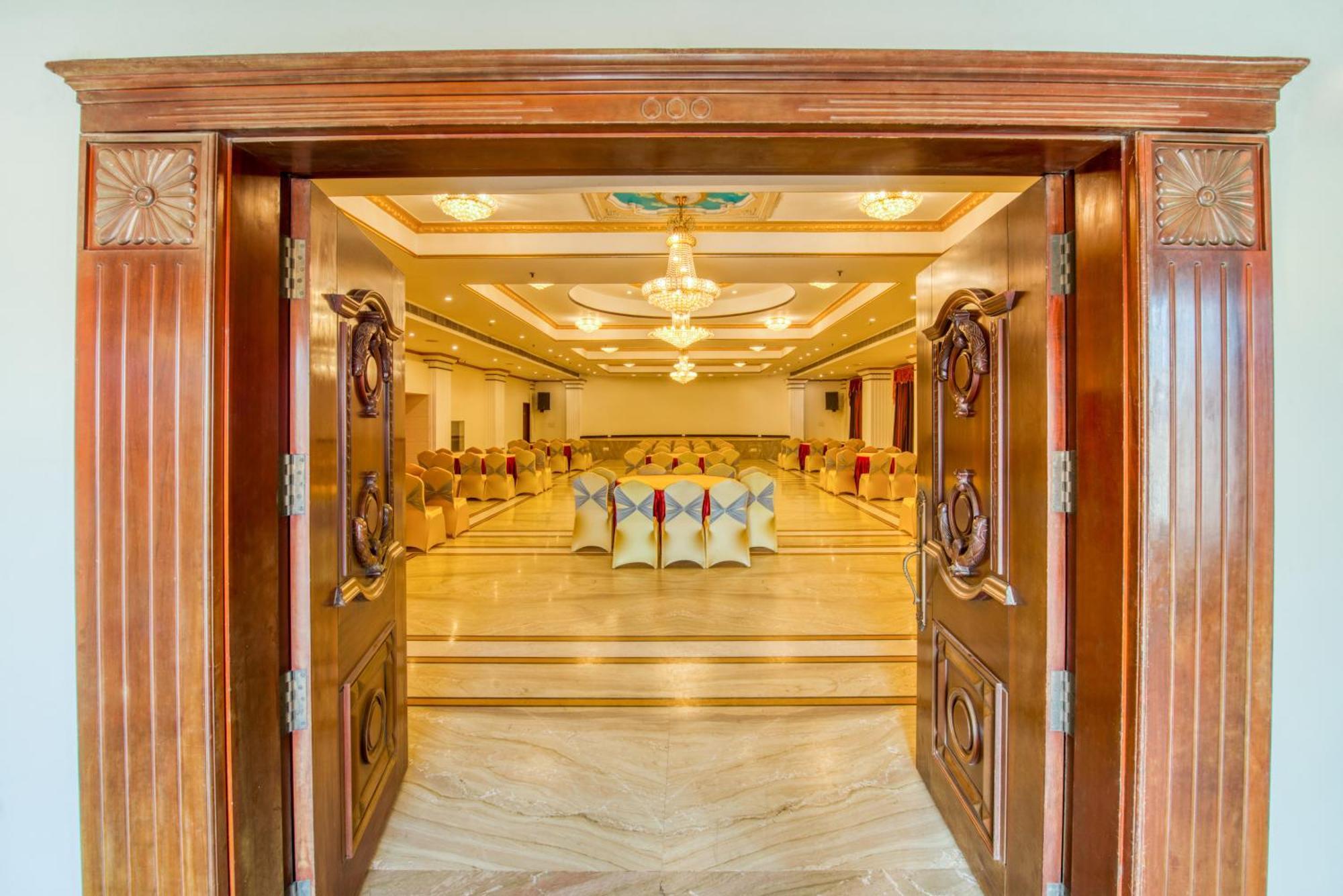 Hotel Le Royal Park Пондичери Екстериор снимка