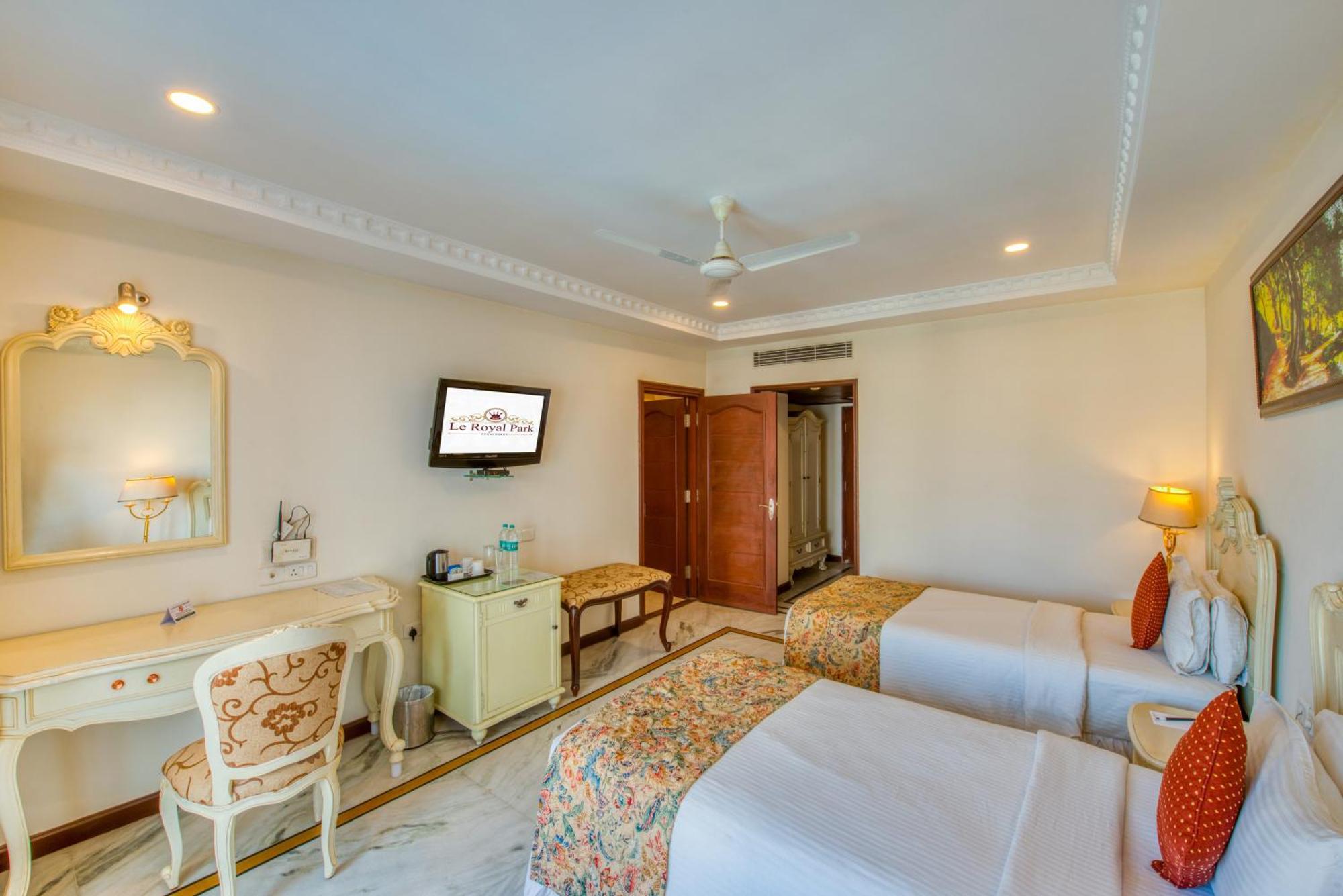 Hotel Le Royal Park Пондичери Екстериор снимка