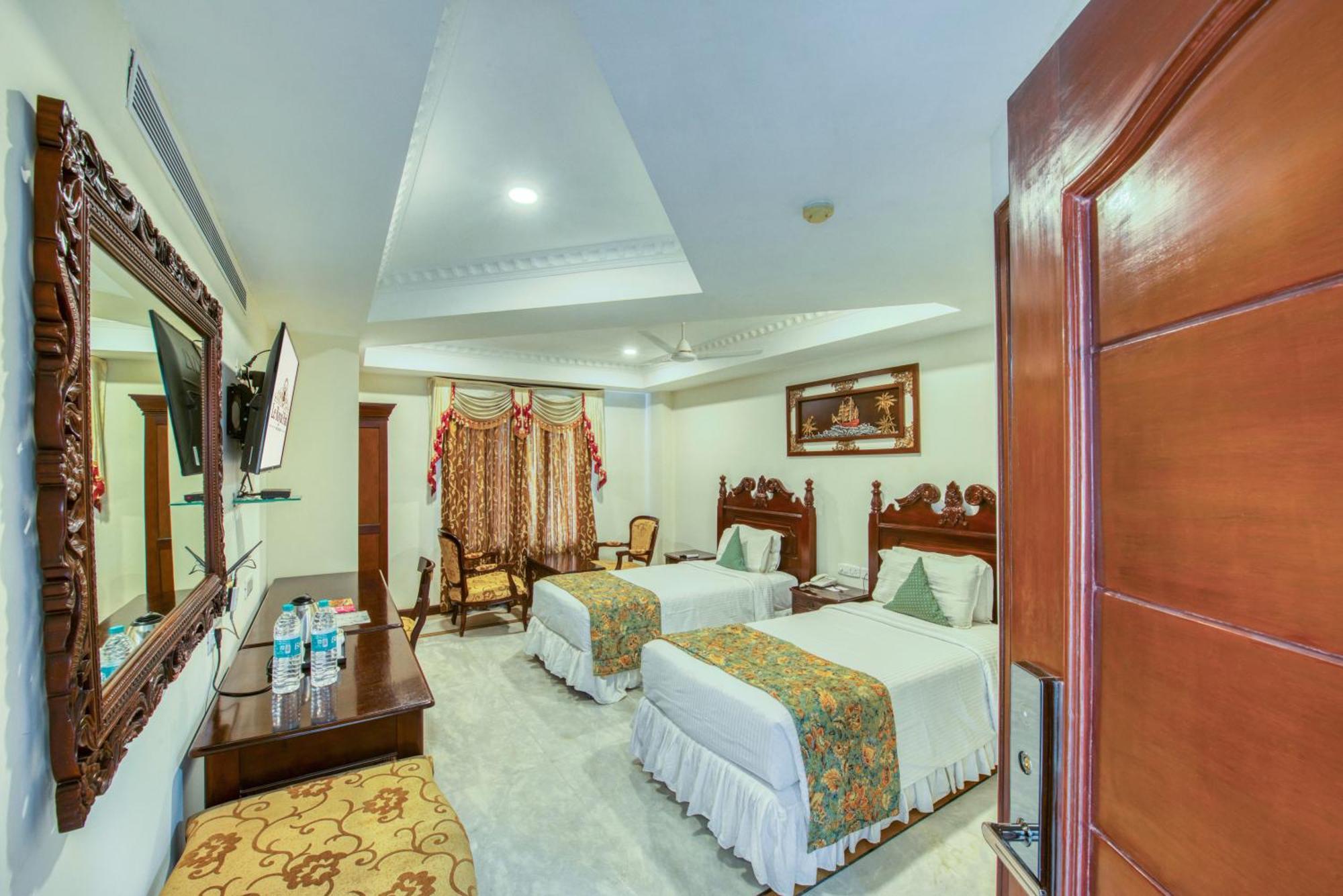 Hotel Le Royal Park Пондичери Екстериор снимка