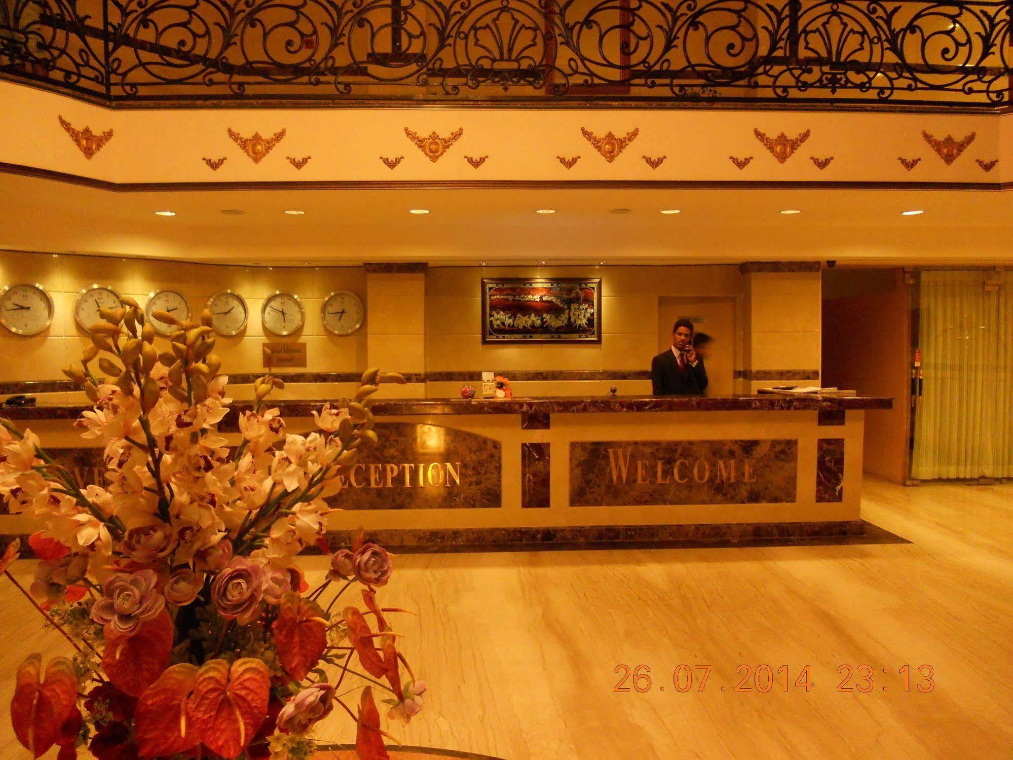 Hotel Le Royal Park Пондичери Екстериор снимка