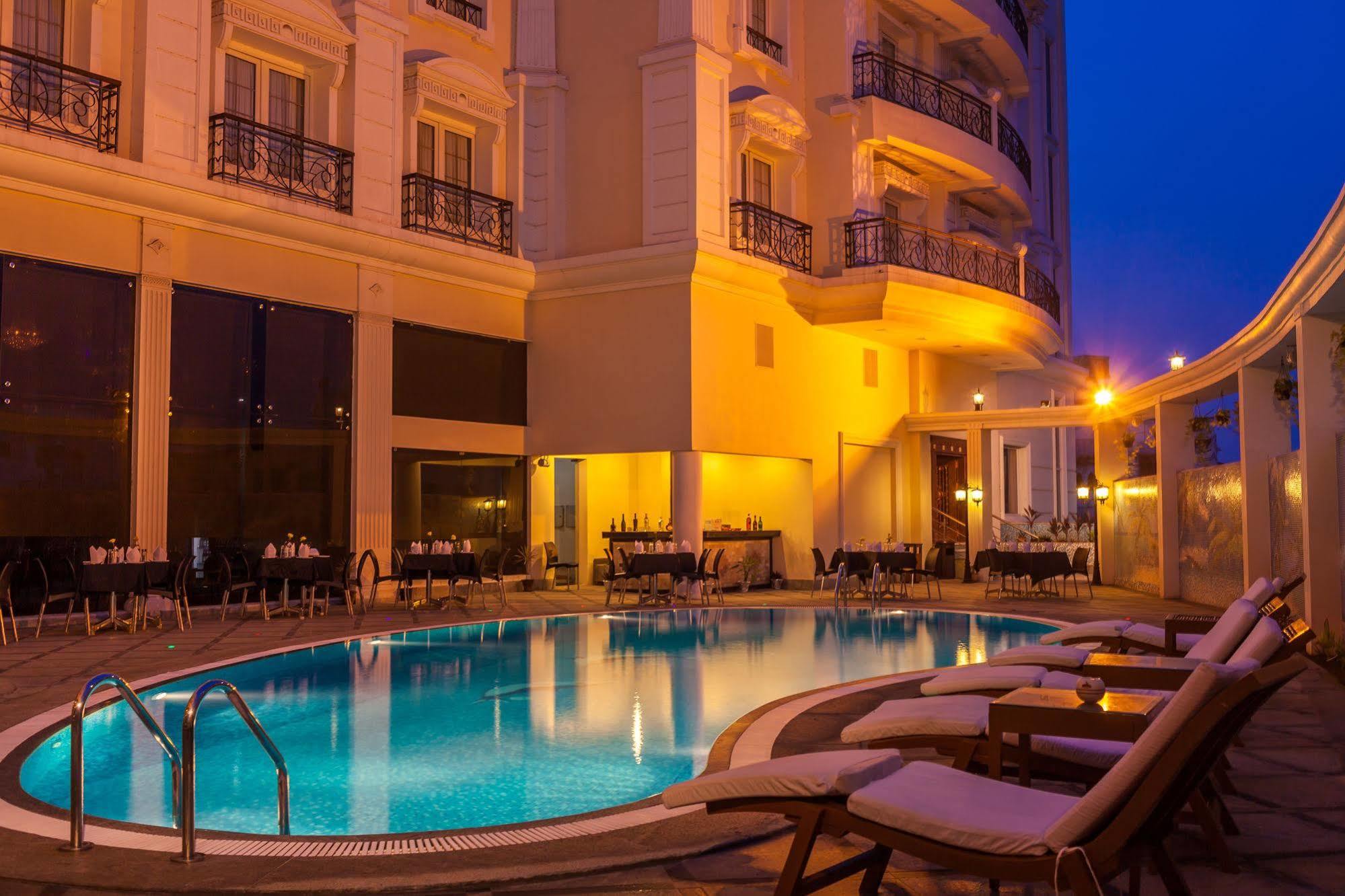 Hotel Le Royal Park Пондичери Екстериор снимка