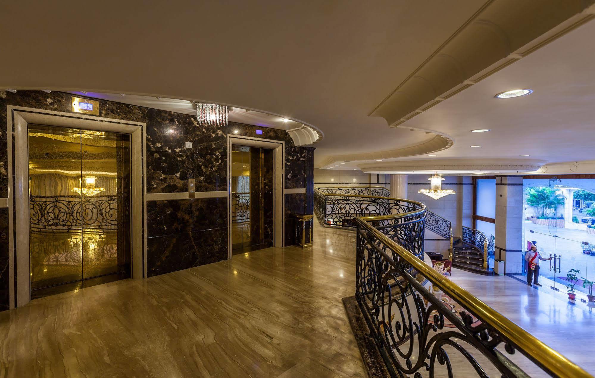 Hotel Le Royal Park Пондичери Екстериор снимка
