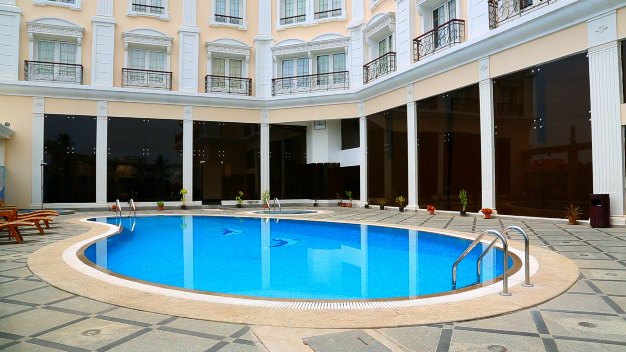 Hotel Le Royal Park Пондичери Екстериор снимка